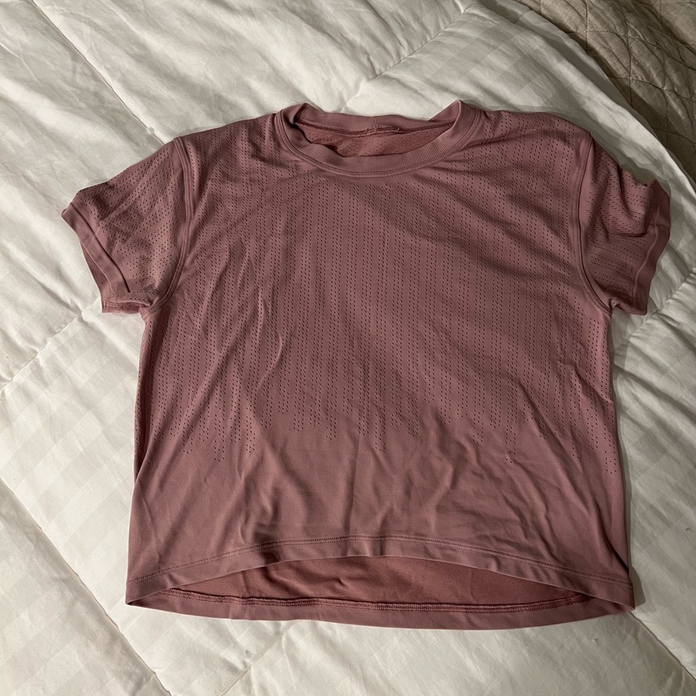Lululemon Women’s Rose Colored Workout Top Size 4 or 6